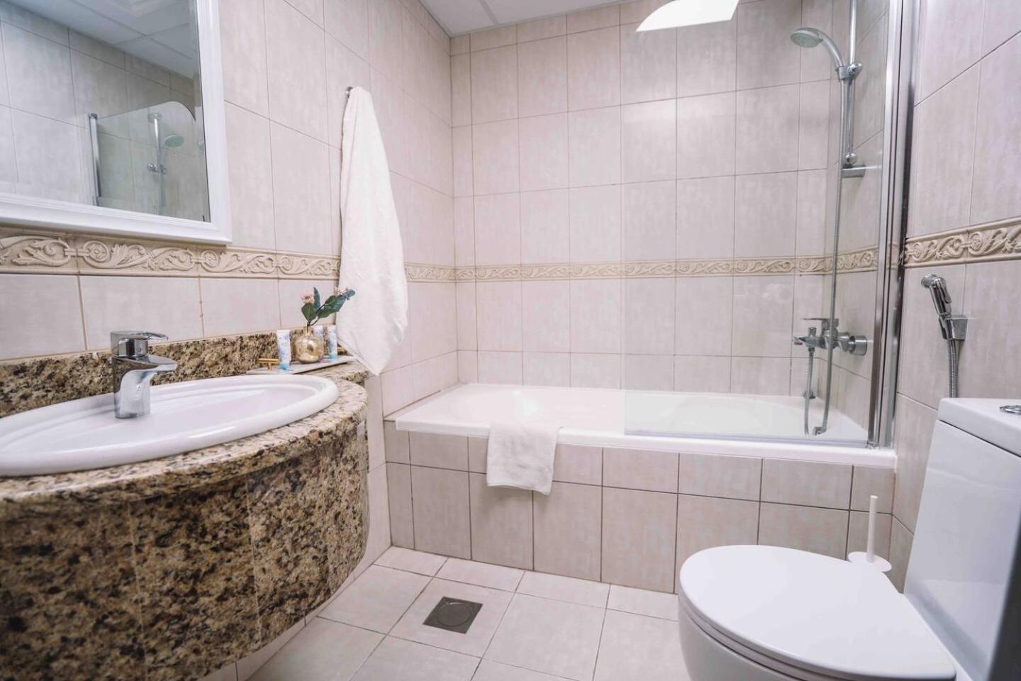 Sea & Palm View Elegant 1 Bedroom Apartment ドバイ エクステリア 写真