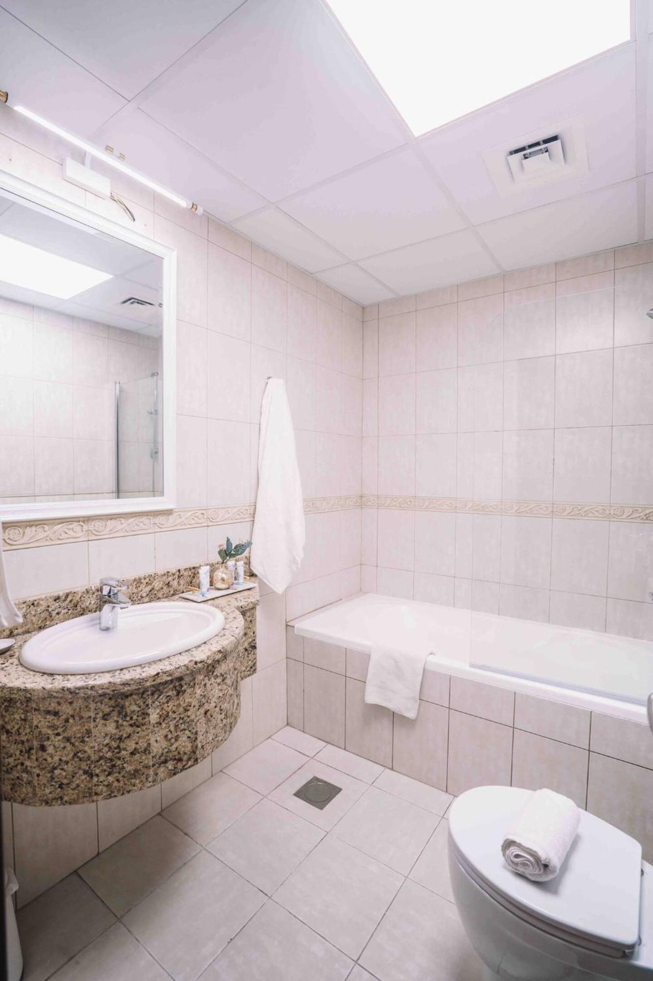 Sea & Palm View Elegant 1 Bedroom Apartment ドバイ エクステリア 写真